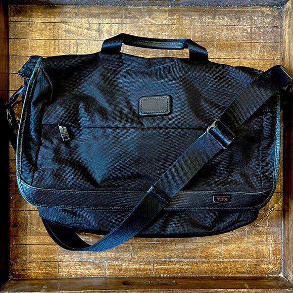 Tumi Bags Tumi Alpha 2 Expandable Messenger Bag Poshmark tumi-bags-tumi-alpha-2-expandable-messenger-bag-poshmark